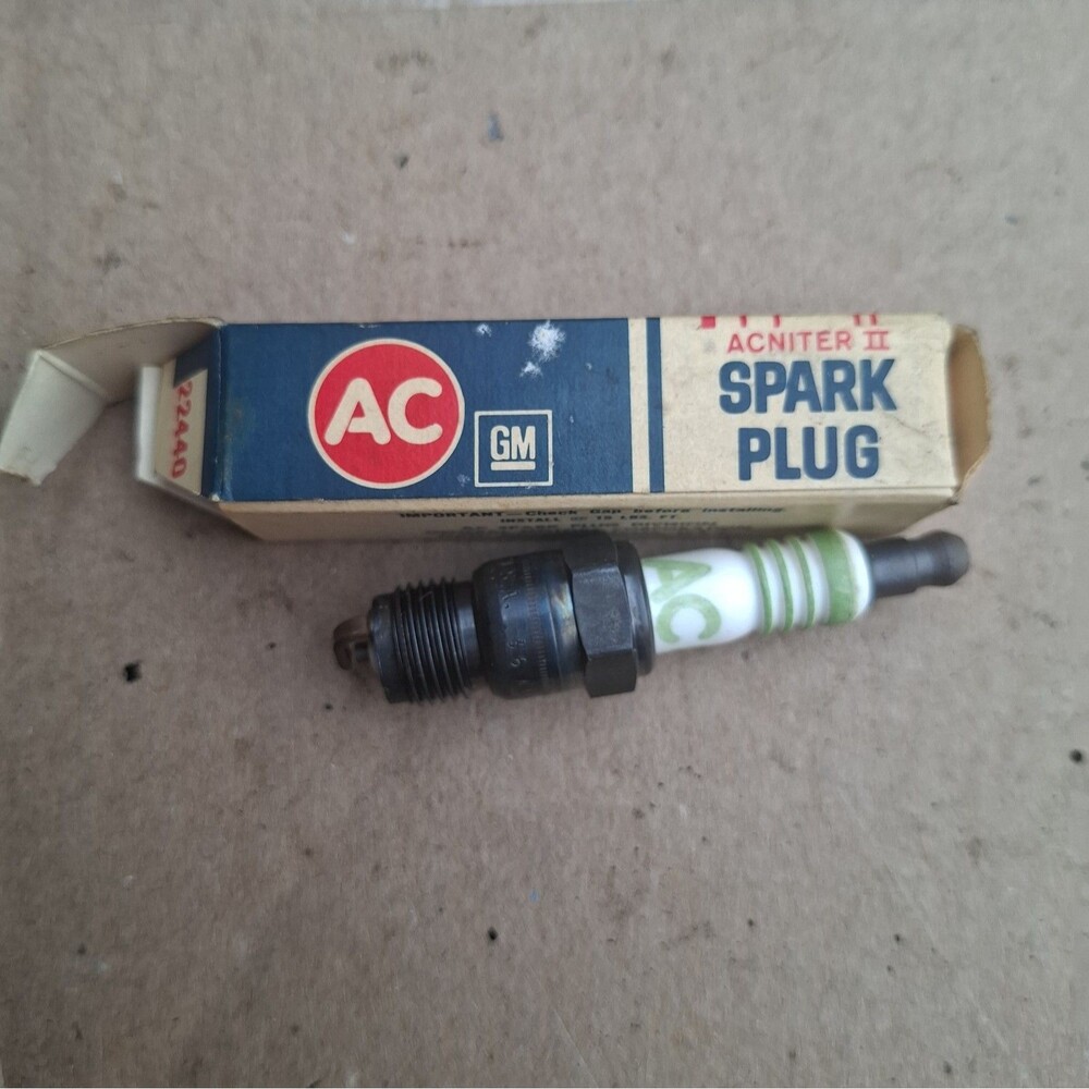 Vintage NOS AC Delco Acniter II R42TS Spark Plug Green Ring Single